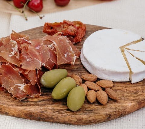 Quali alimenti contengono più sale? Un piccolo viaggio alla scoperta dei cibi “nemici” della salute